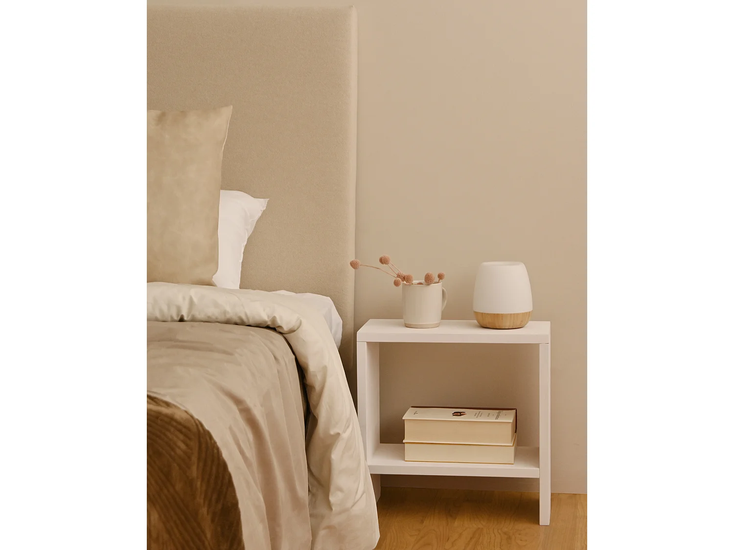 Comodino in legno massello in tono bianco 20x40cm - MELLER - DECOWOOD