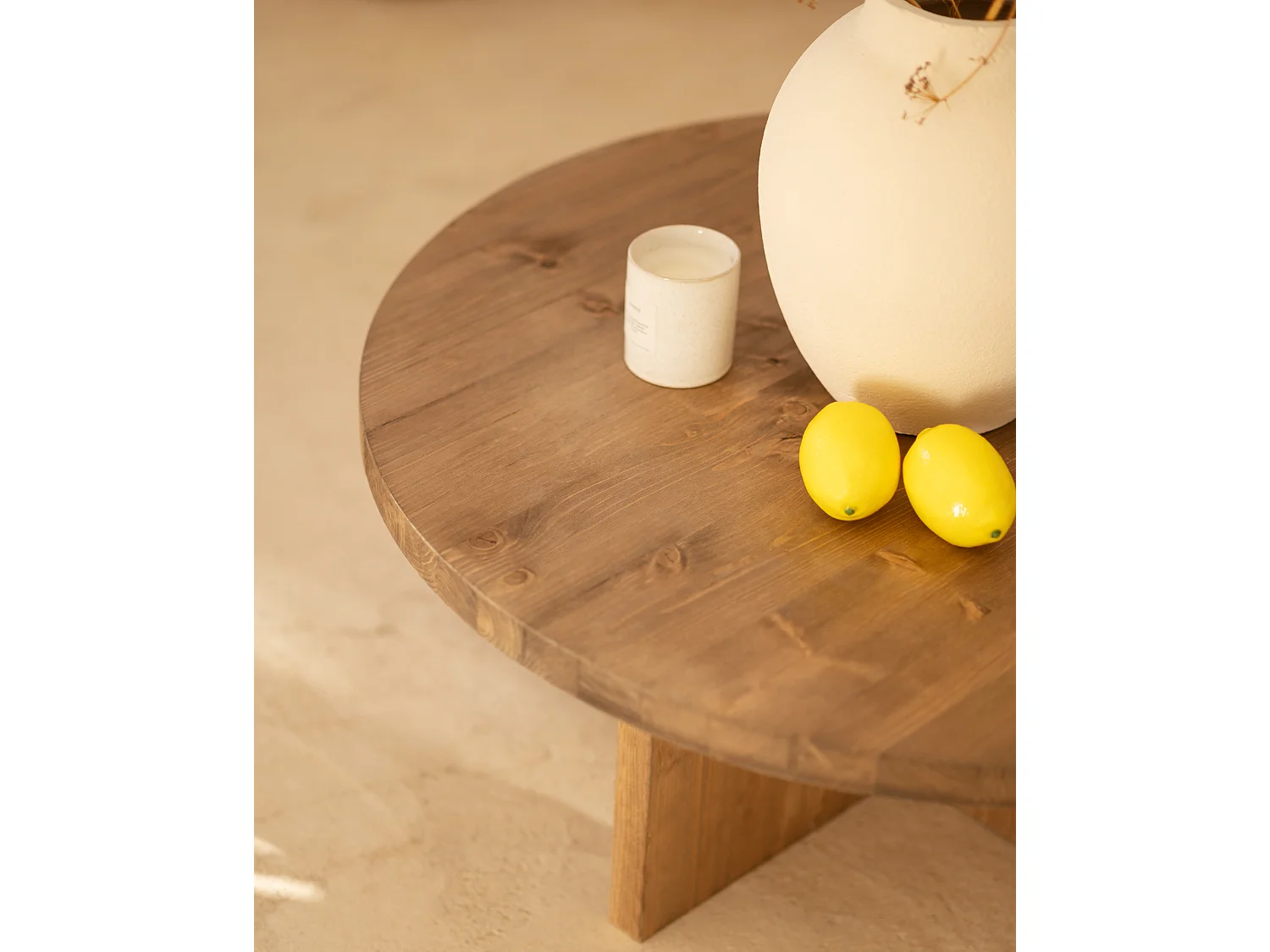 Table basse ronde en bois de sapin vieilli Ø60x33,2cm - TOKYO - DECOWOOD