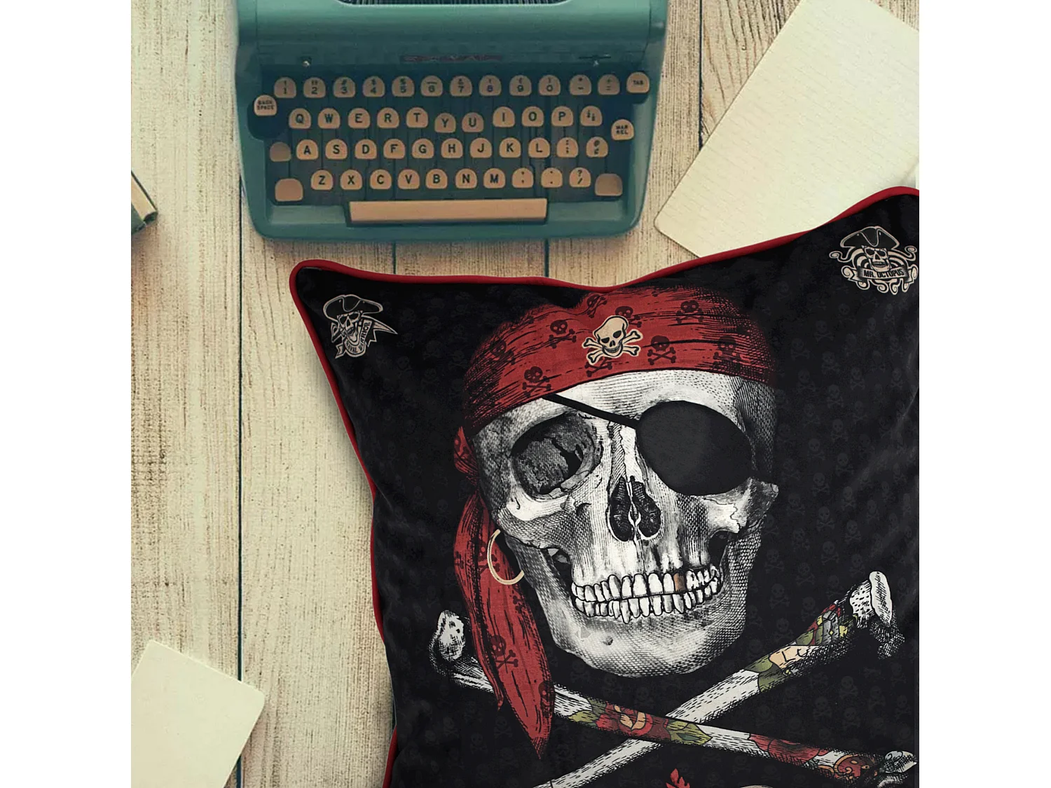 Housse de coussin 45x45 cm Tête de mort Pirate corsair