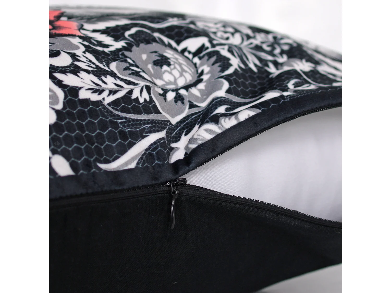 Housse de coussin 45x45 cm Tête de mort Rose qui pique