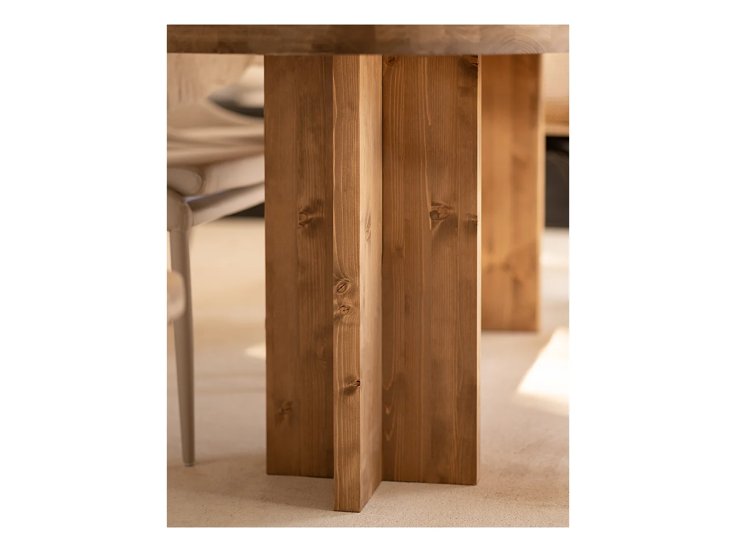 Mesa de comedor de madera maciza de abeto ovalada Decowood en tono roble oscuro de 200x85cm - TOKYO - DECOWOOD