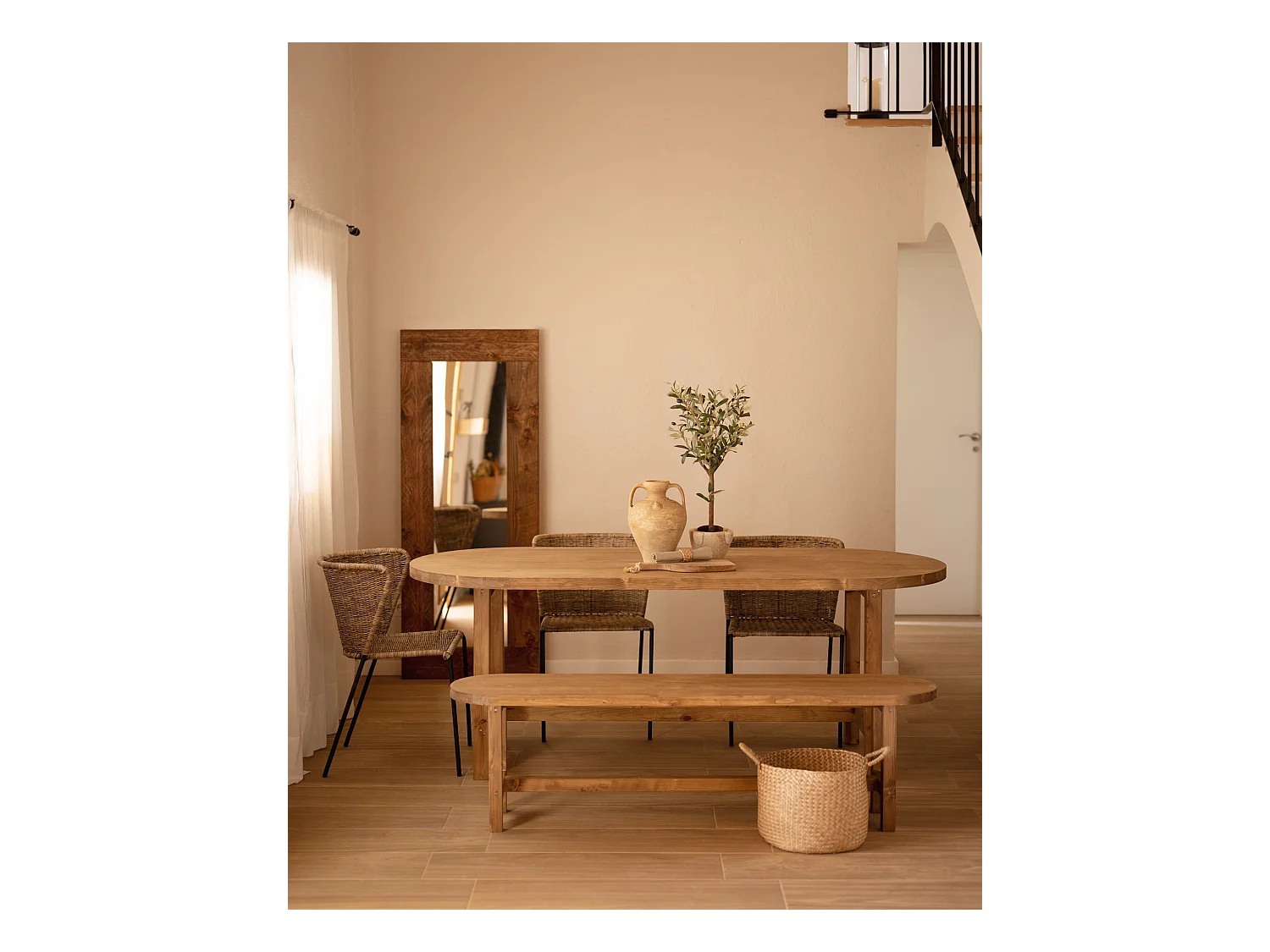 Tavolo da pranzo ovale in legno massello in tono marrone 180x75cm - OLIVIA - DECOWOOD