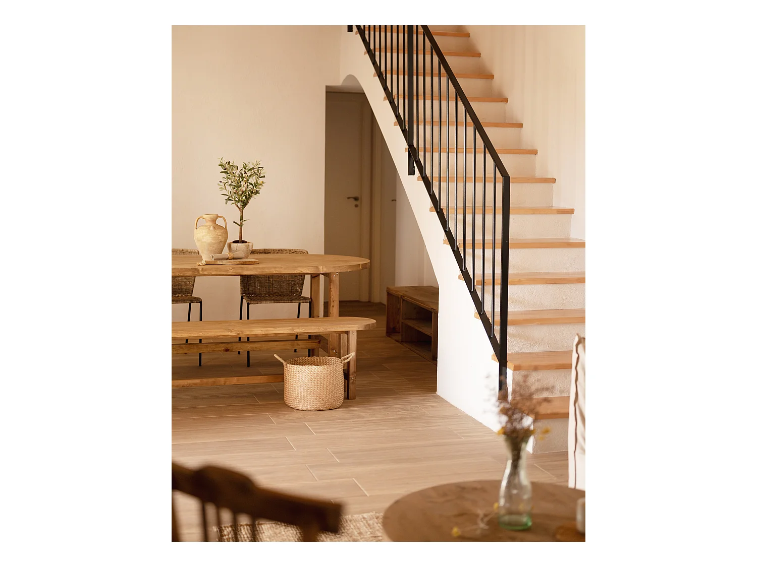 Tavolo da pranzo ovale in legno massello in tono marrone 180x75cm - OLIVIA - DECOWOOD