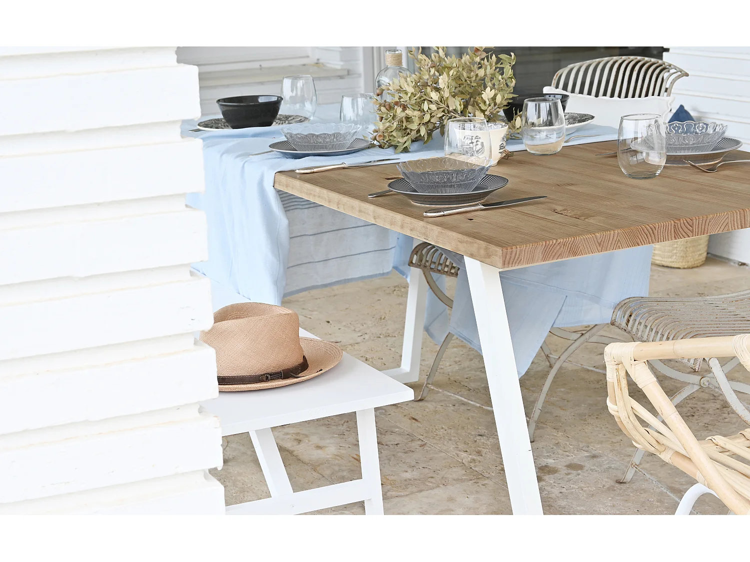 Table à manger en bois de pin et fer vieilli et blanche 140x75cm