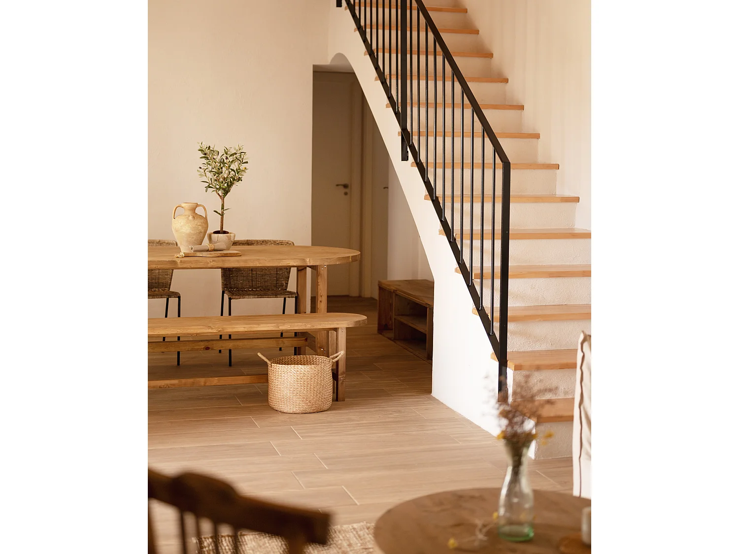 Tavolo da pranzo ovale in legno massello in tono marrone 200x75cm - OLIVIA - DECOWOOD