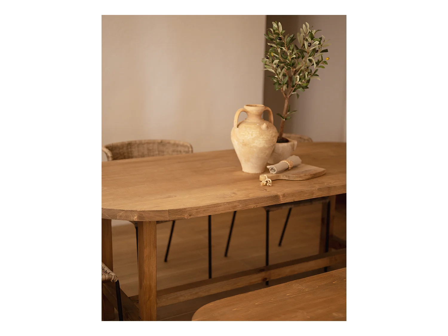 Tavolo da pranzo ovale in legno massello in tono marrone 160x75cm - OLIVIA - DECOWOOD