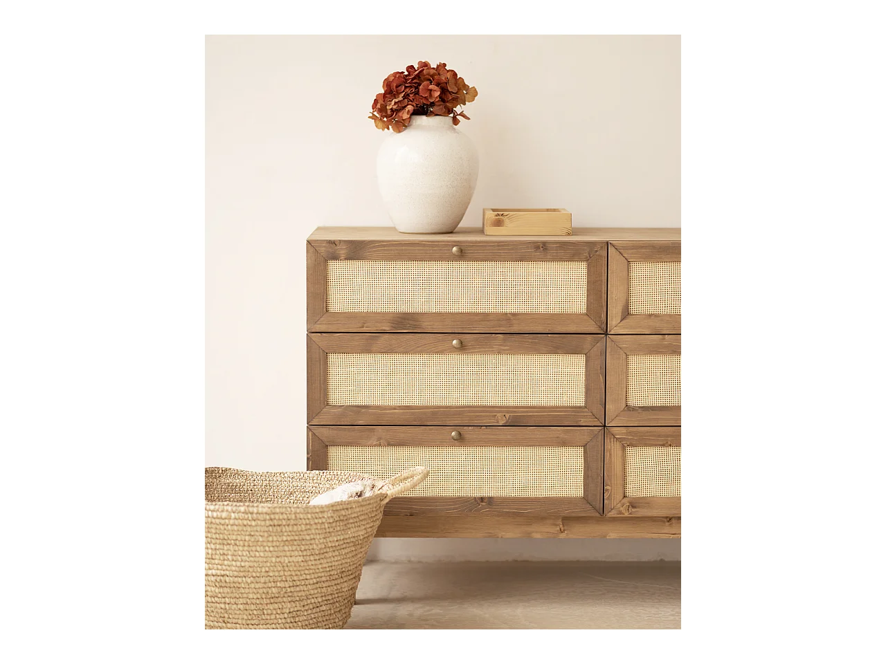 Commode en bois de sapin et raphia 6 tiroirs vieilli 76x120cm - FRIDA - DECOWOOD