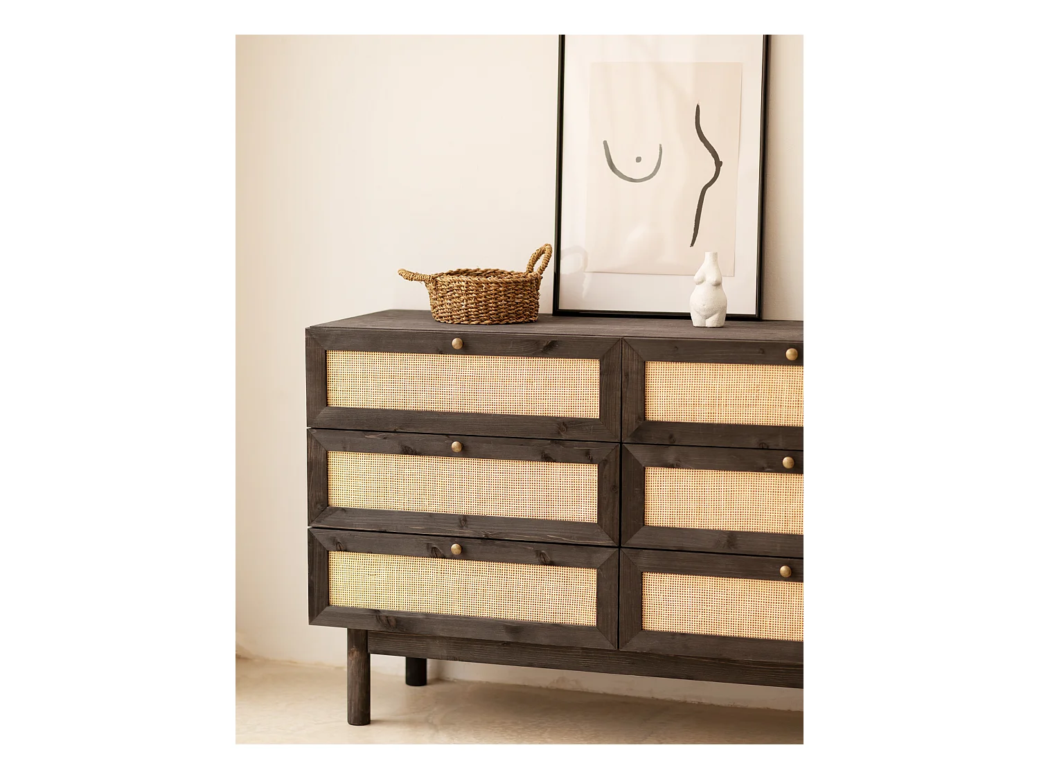 Commode en bois de sapin et raphia 6 tiroirs noir 76x120cm - FRIDA - DECOWOOD