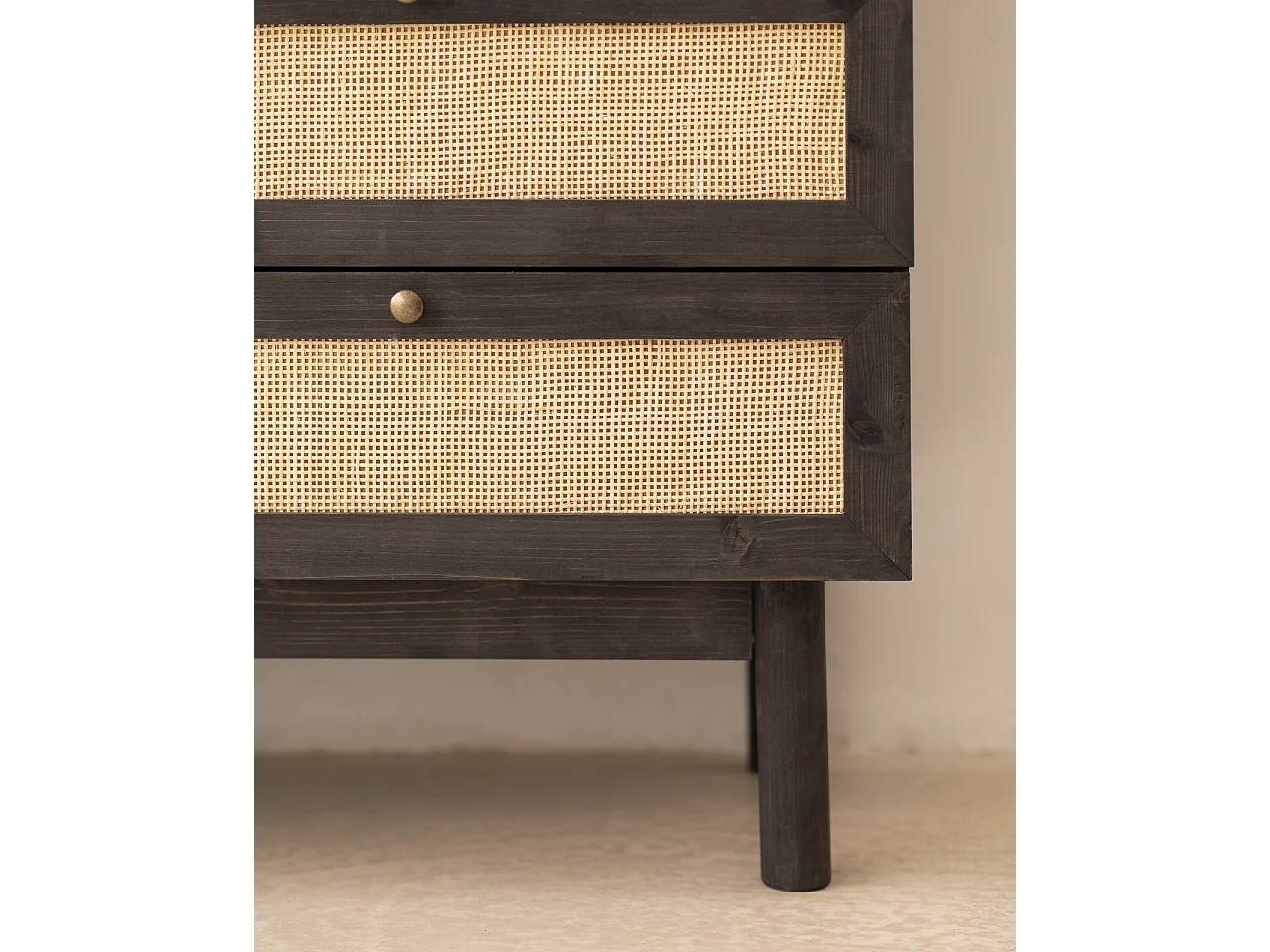 Cómoda de madera maciza y rafia con seis cajones en tono negro de 76x120cm - FRIDA - DECOWOOD