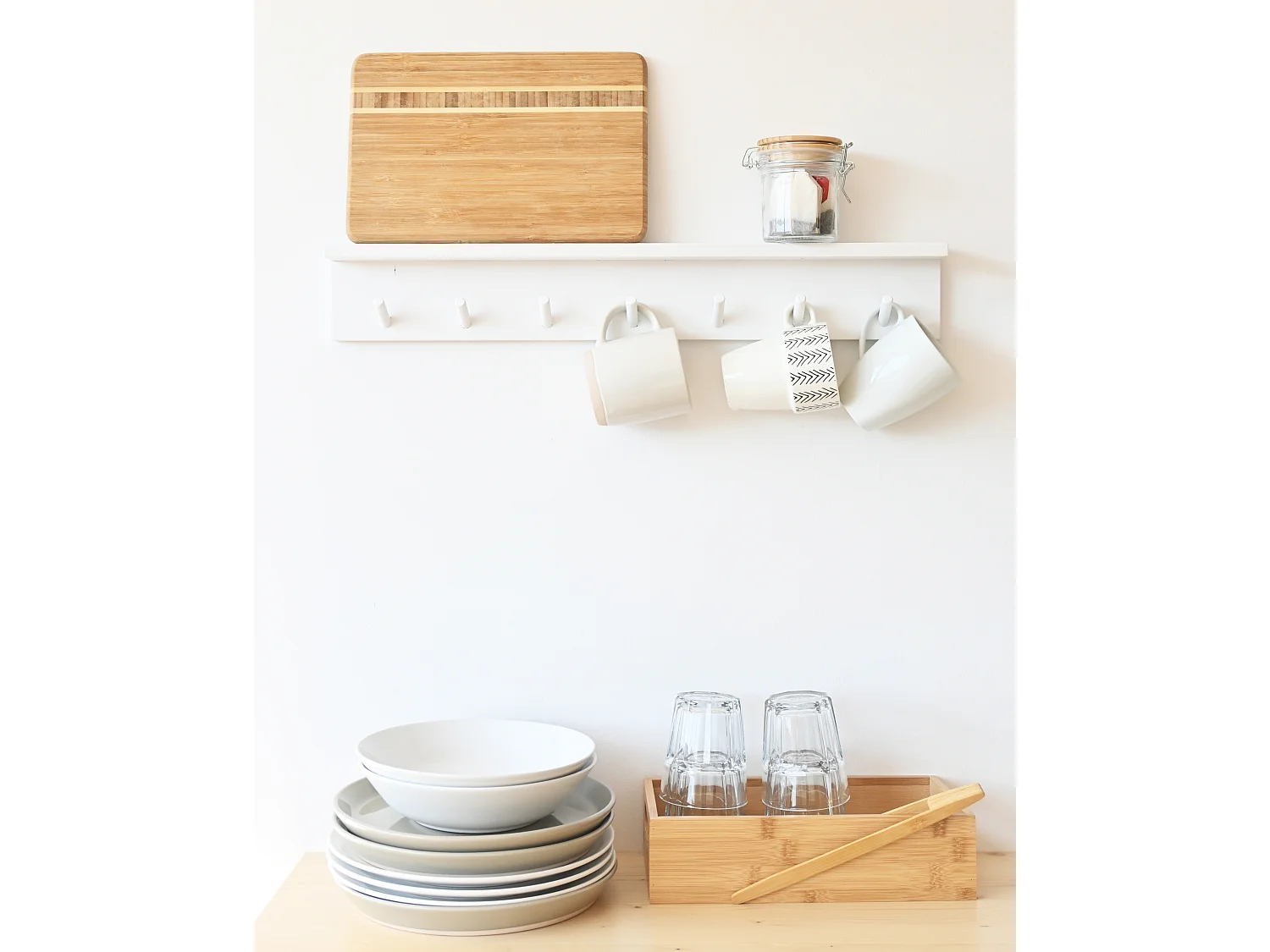 Appendiabiti da parete in legno massello in tono bianco 61x9,5cm - KATE - DECOWOOD