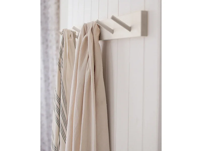 Appendiabiti da parete in legno massello in tono bianco 61x5cm - KATE - DECOWOOD