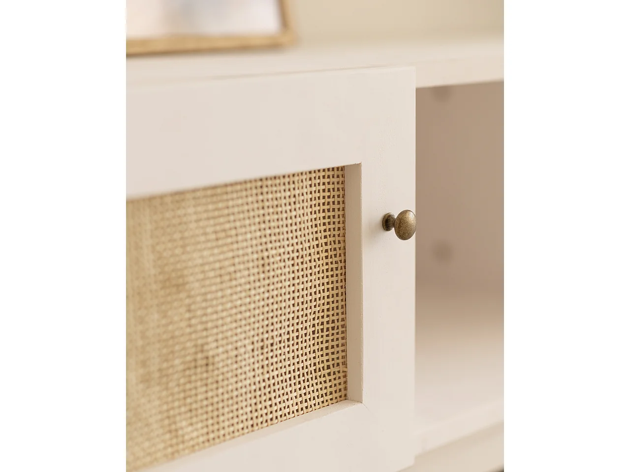 Meuble TV en bois de sapin et raphia avec 2 portes en blanc 150x40cm - FRIDA - DECOWOOD