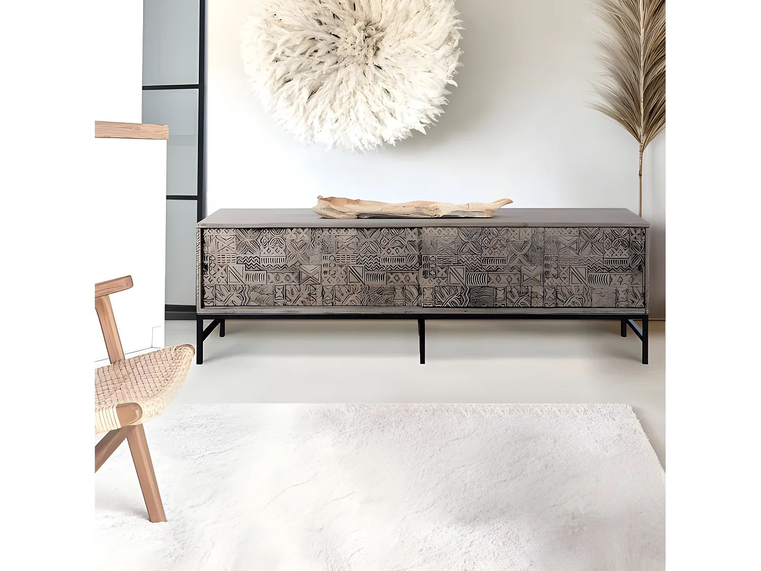 Meuble TV porte coulissante en métal et bois massif exotique sculpté WAKA