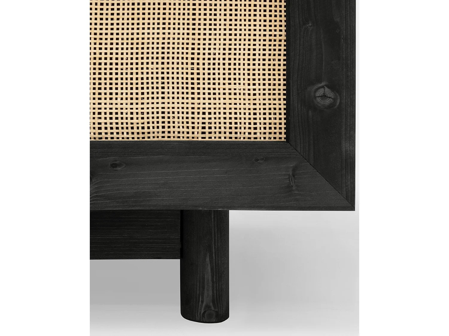 Meuble TV en bois de sapin et raphia avec 2 portes en noir 150x40cm - FRIDA - DECOWOOD