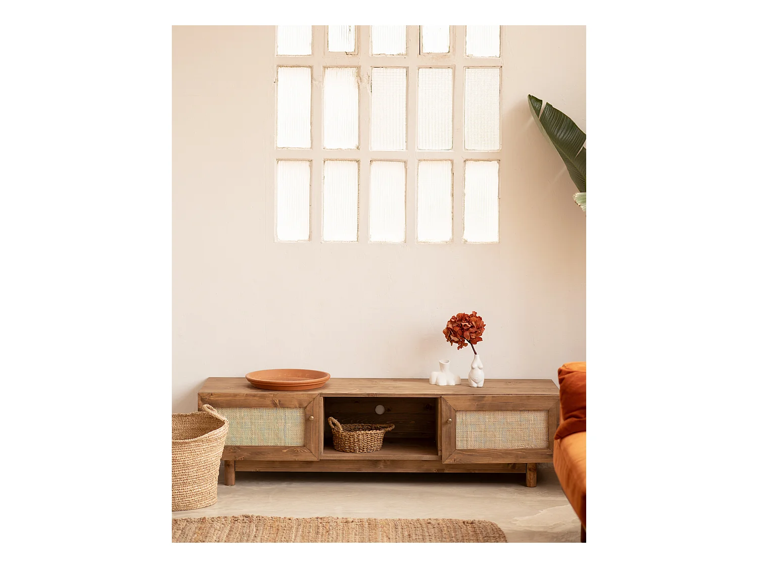 Meuble TV en bois de sapin et raphia 2 portes vieilli 150x40cm - FRIDA - DECOWOOD