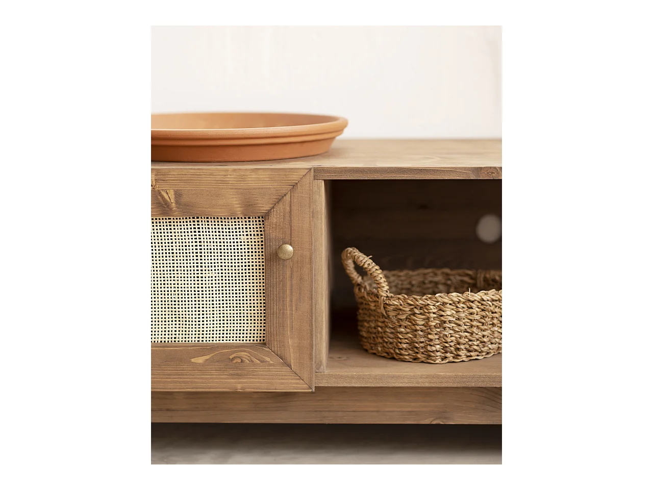 Meuble TV en bois de sapin et raphia 2 portes vieilli 150x40cm - FRIDA - DECOWOOD