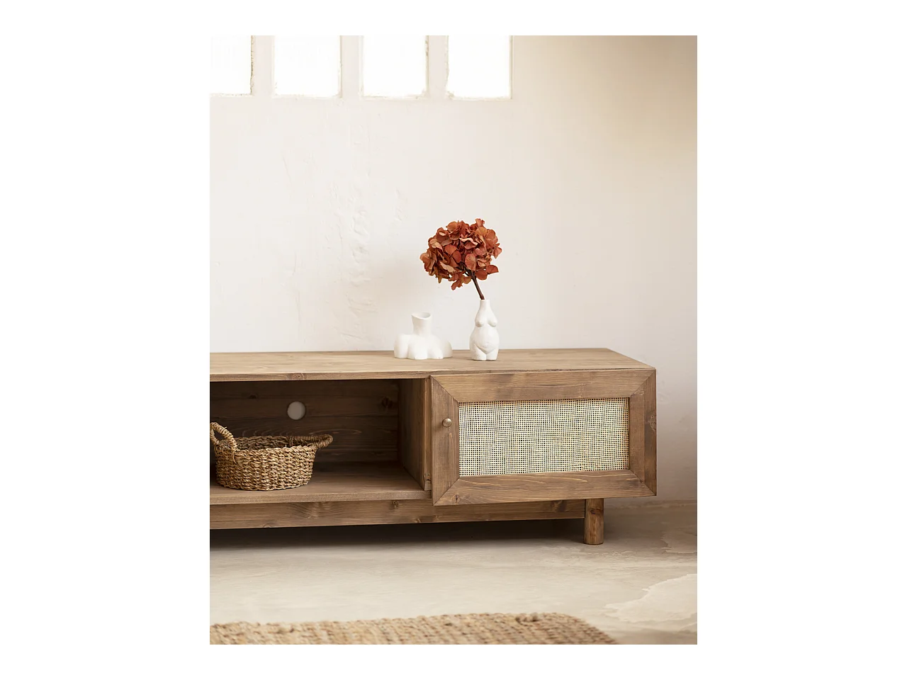 Meuble TV en bois de sapin et raphia 2 portes vieilli 150x40cm - FRIDA - DECOWOOD