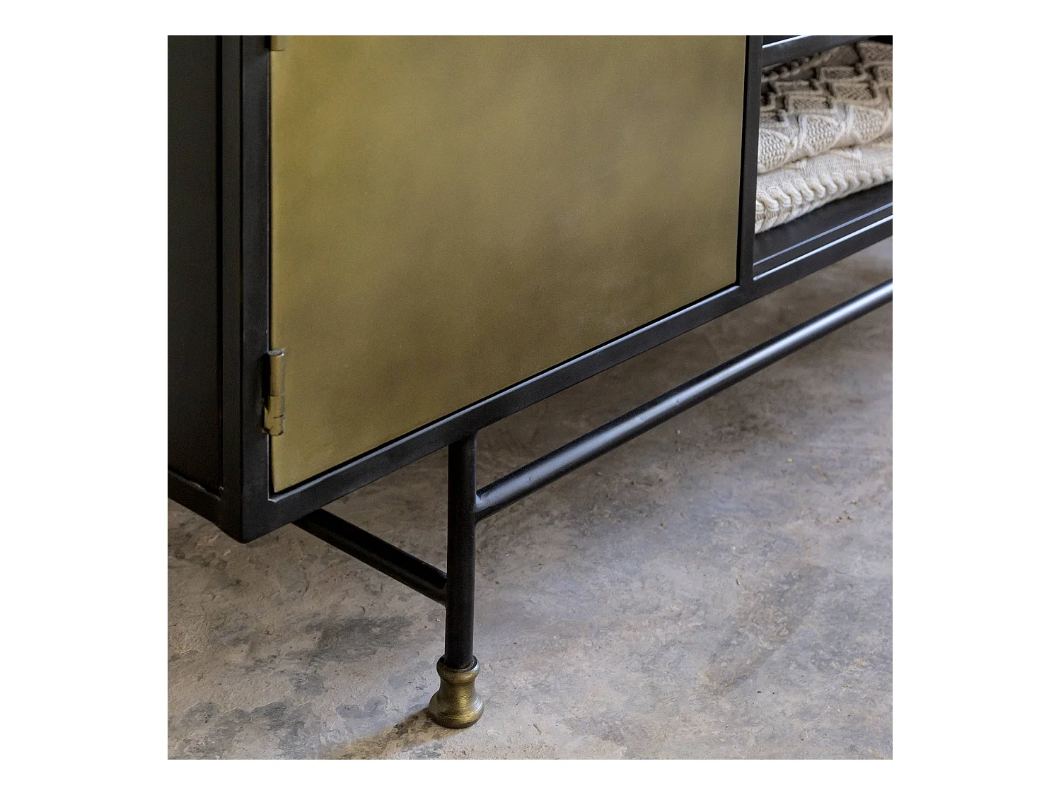 Meuble TV en laiton et métal Janelle