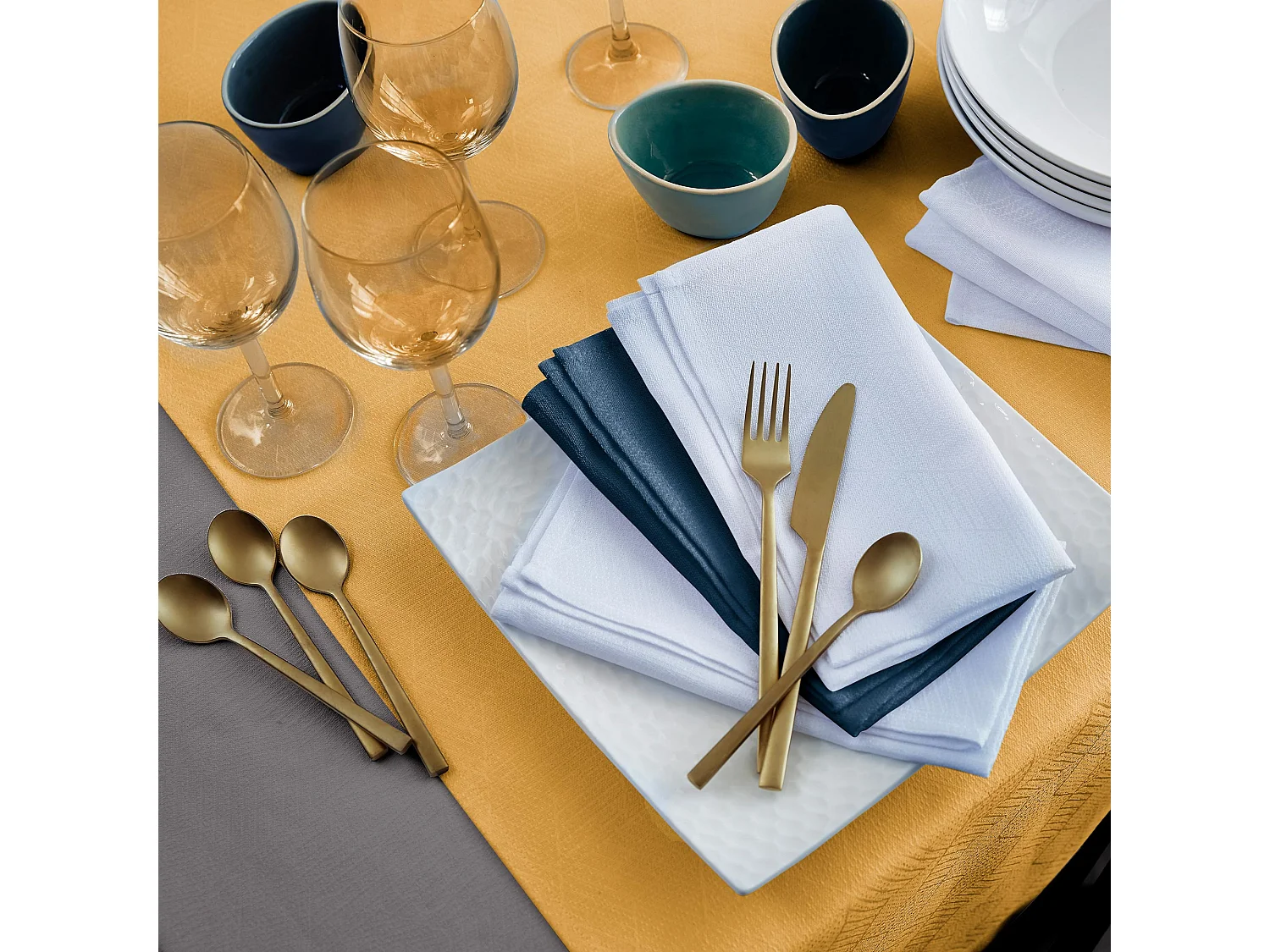 Nappe carrée 175x175 cm Jacquard coton CUBE bleu Cobalt