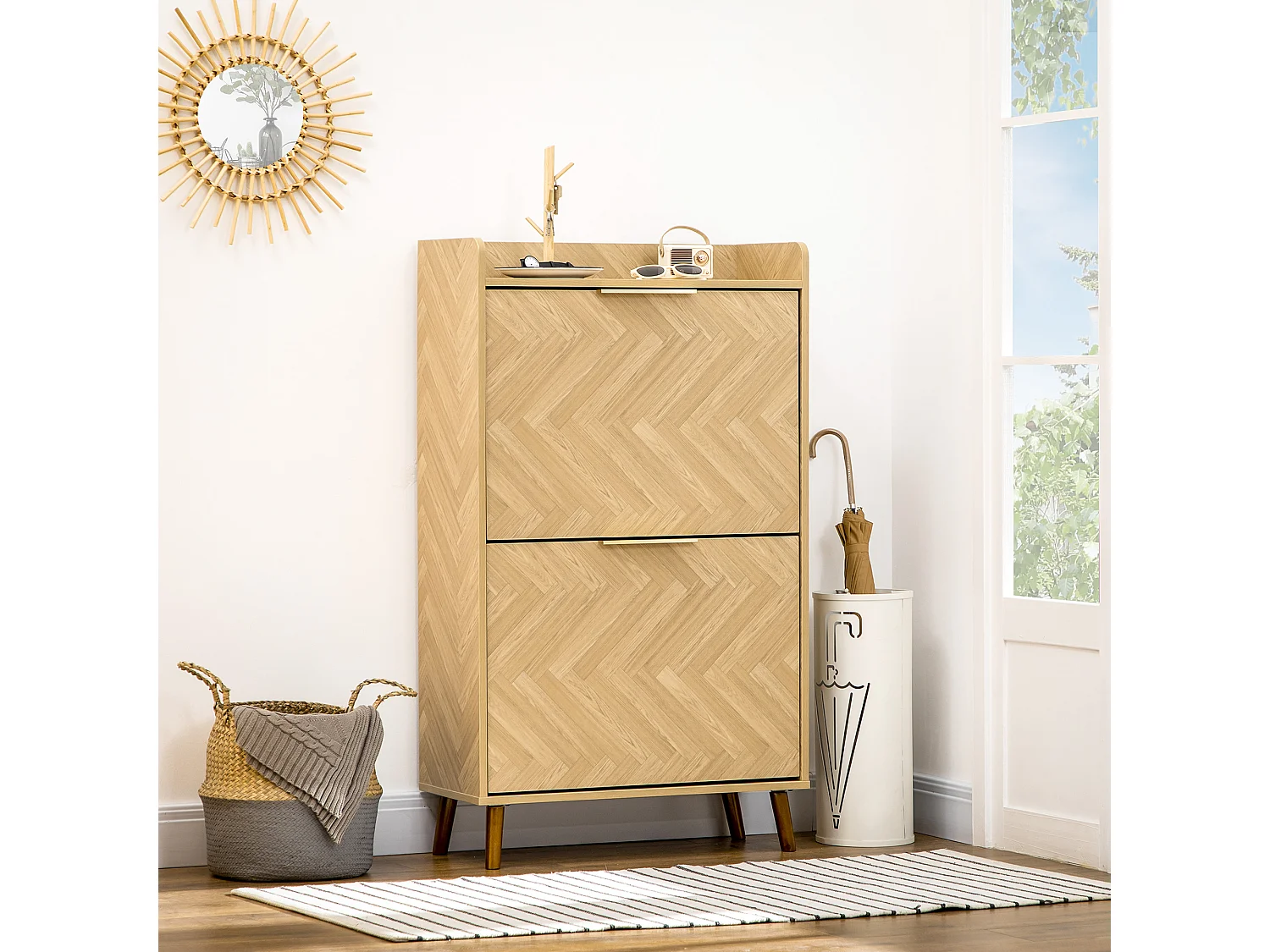 Meuble à chaussures design scandinave 2 portes abattantes 3 étagères piètement effilé incliné bois hévéa panneaux aspect chêne clair chevrons