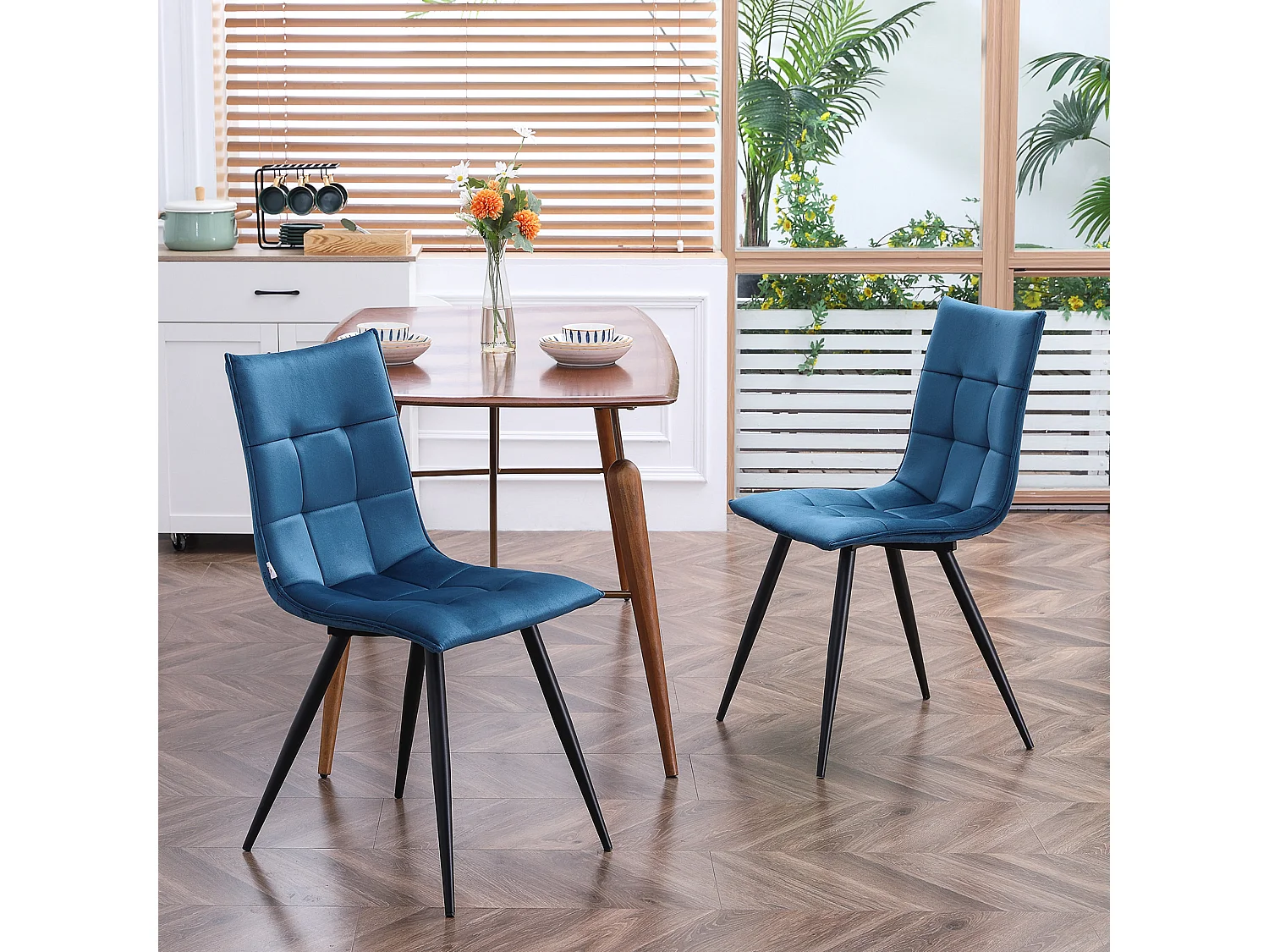 Lot de 2 chaises de salle à manger style chesterfield effet capitonné piètement acier noir velours bleu