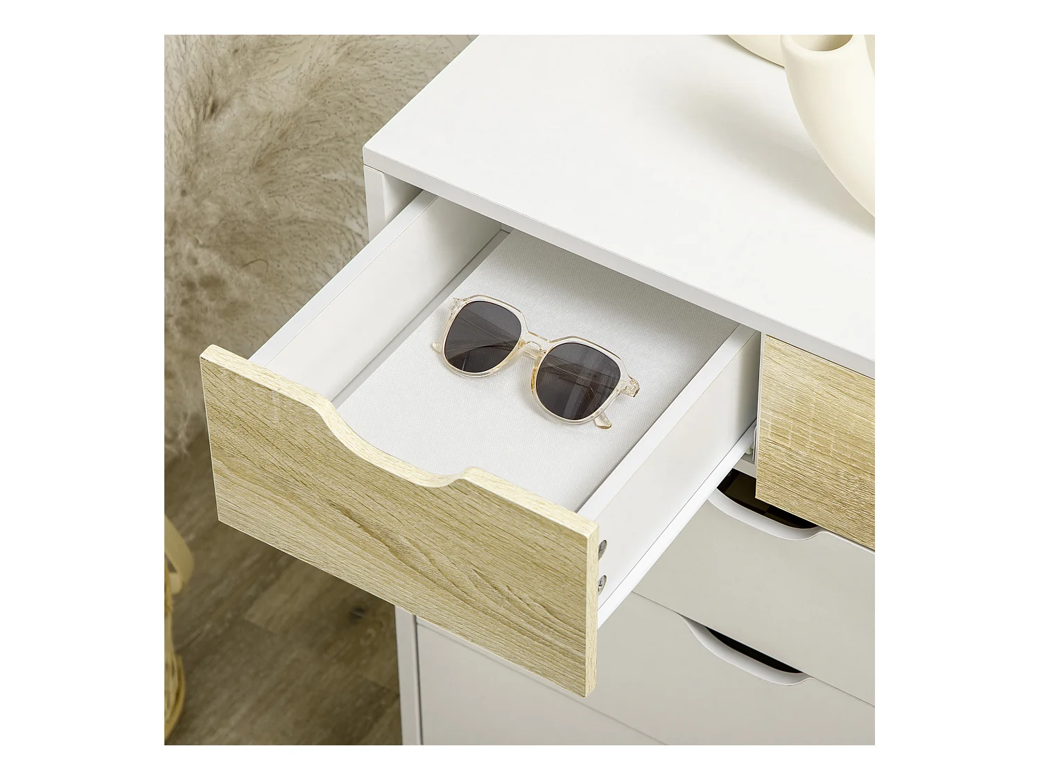 Commode design scandinave 5 tiroirs coulissants piètement bois effilé incliné panneaux blanc aspect bois clair