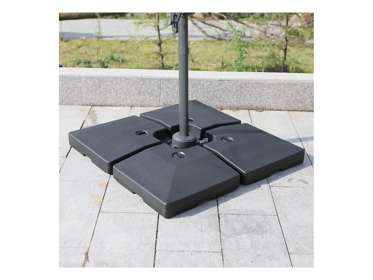 Lot de 4 poids de lestage carré pour parasols déportés dim. par dalle 51L x 51l x 12H cm polyéthylène haute densité noir