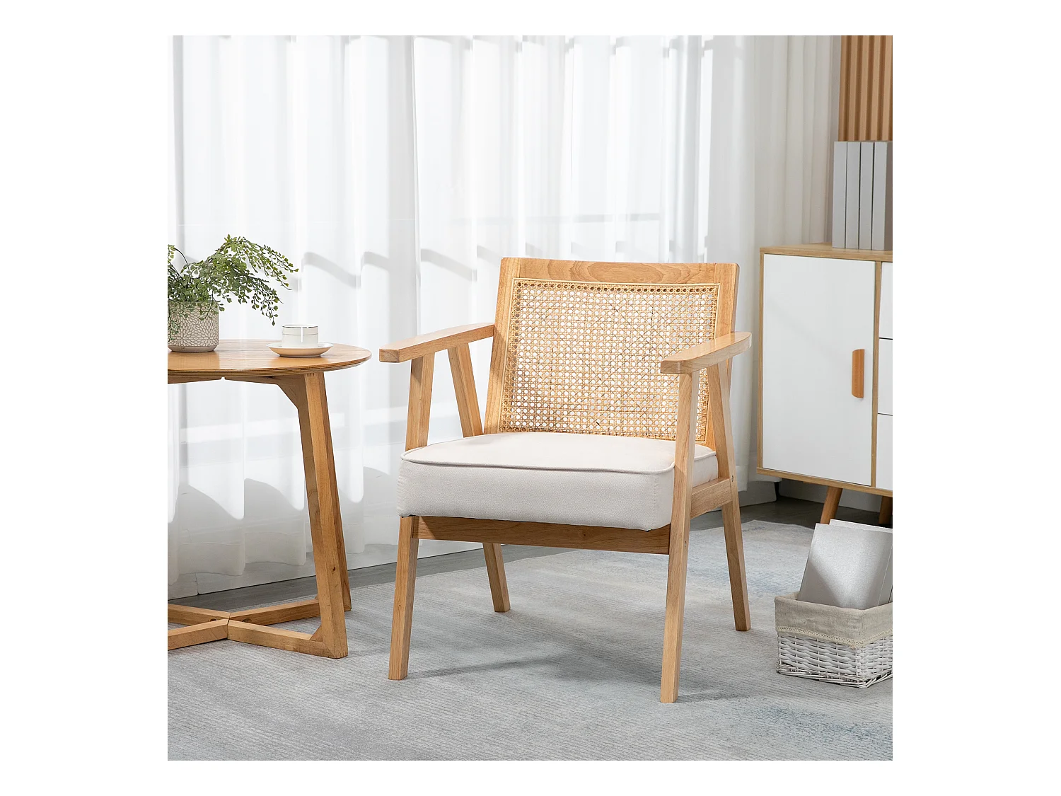 Fauteuil lounge avec coussin - dossier en cannage - assise profonde - accoudoirs - structure bois hévéa - aspect lin beige