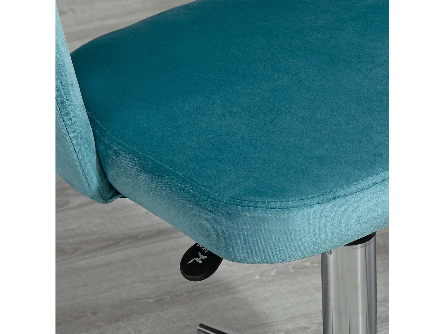 Chaise de bureau design contemporain dossier ergonomique ajouré strié hauteur réglable pivotante 360° piètement chromé velours bleu canard
