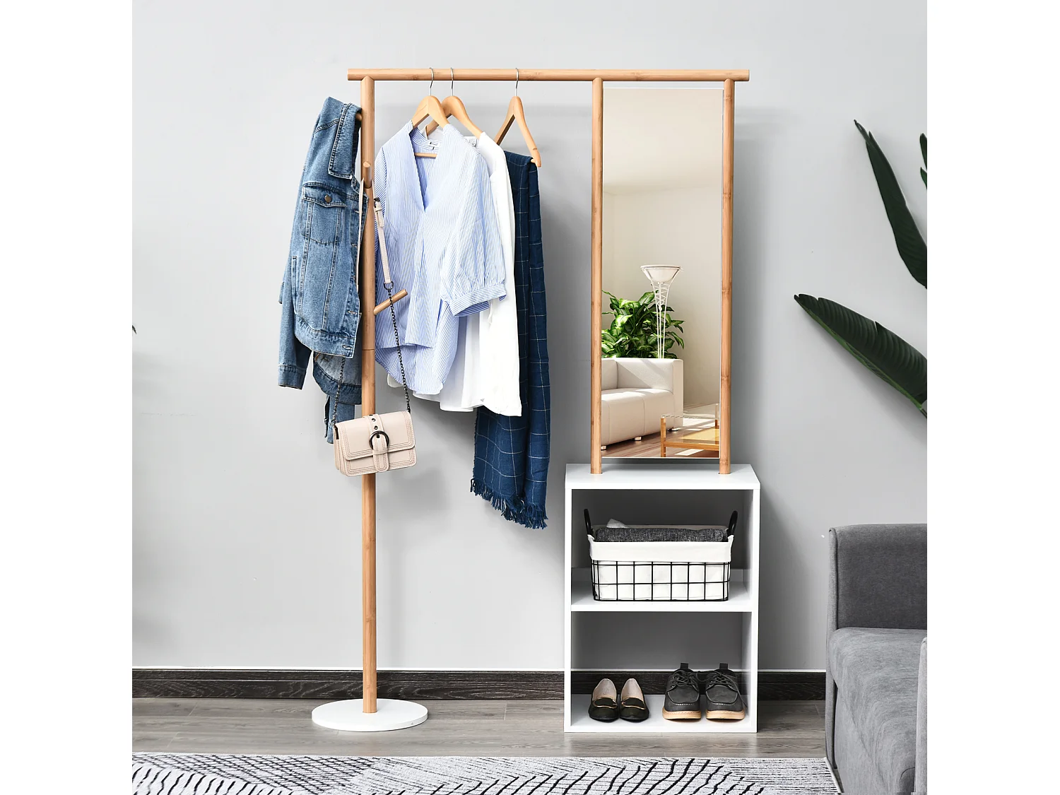 HOMCOM Porte-manteaux meuble d'entrée vestiaire penderie avec miroir 4 patères 2 niches dim. 100L x 34l x 164H cm MDF blanc bois massif bambou