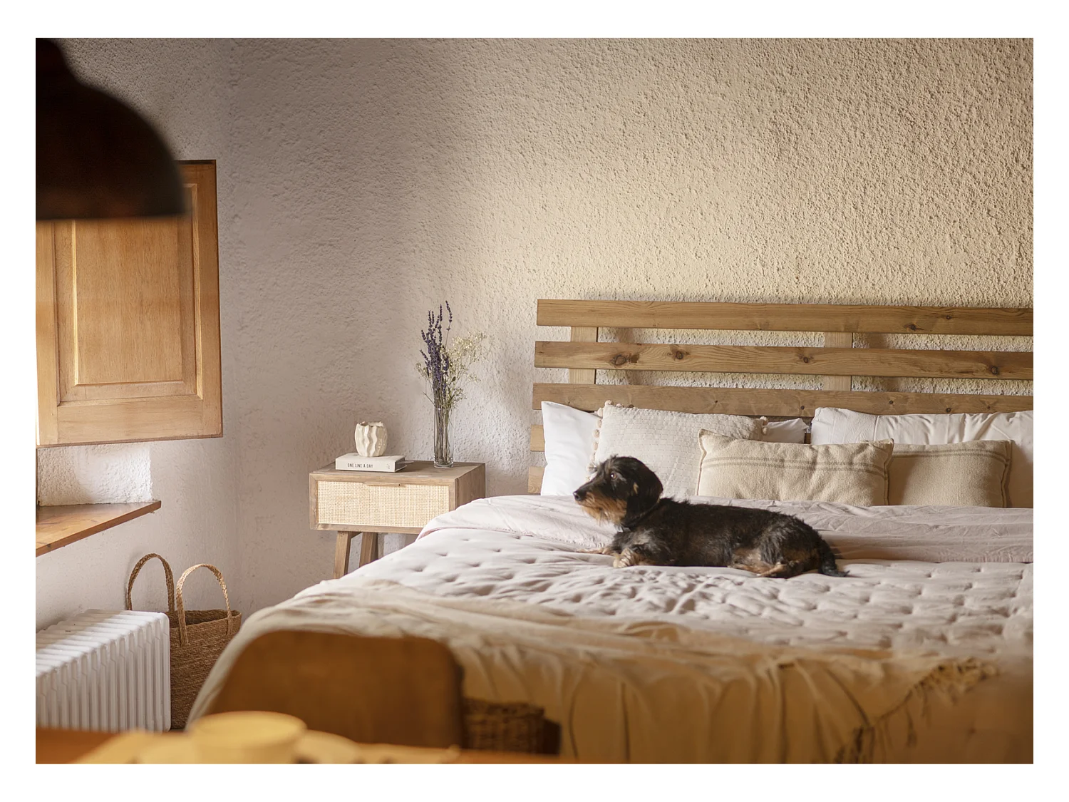 Cabecero de cama de madera maciza en tono roble oscuro de 140x73cm - BRUMA - DECOWOOD