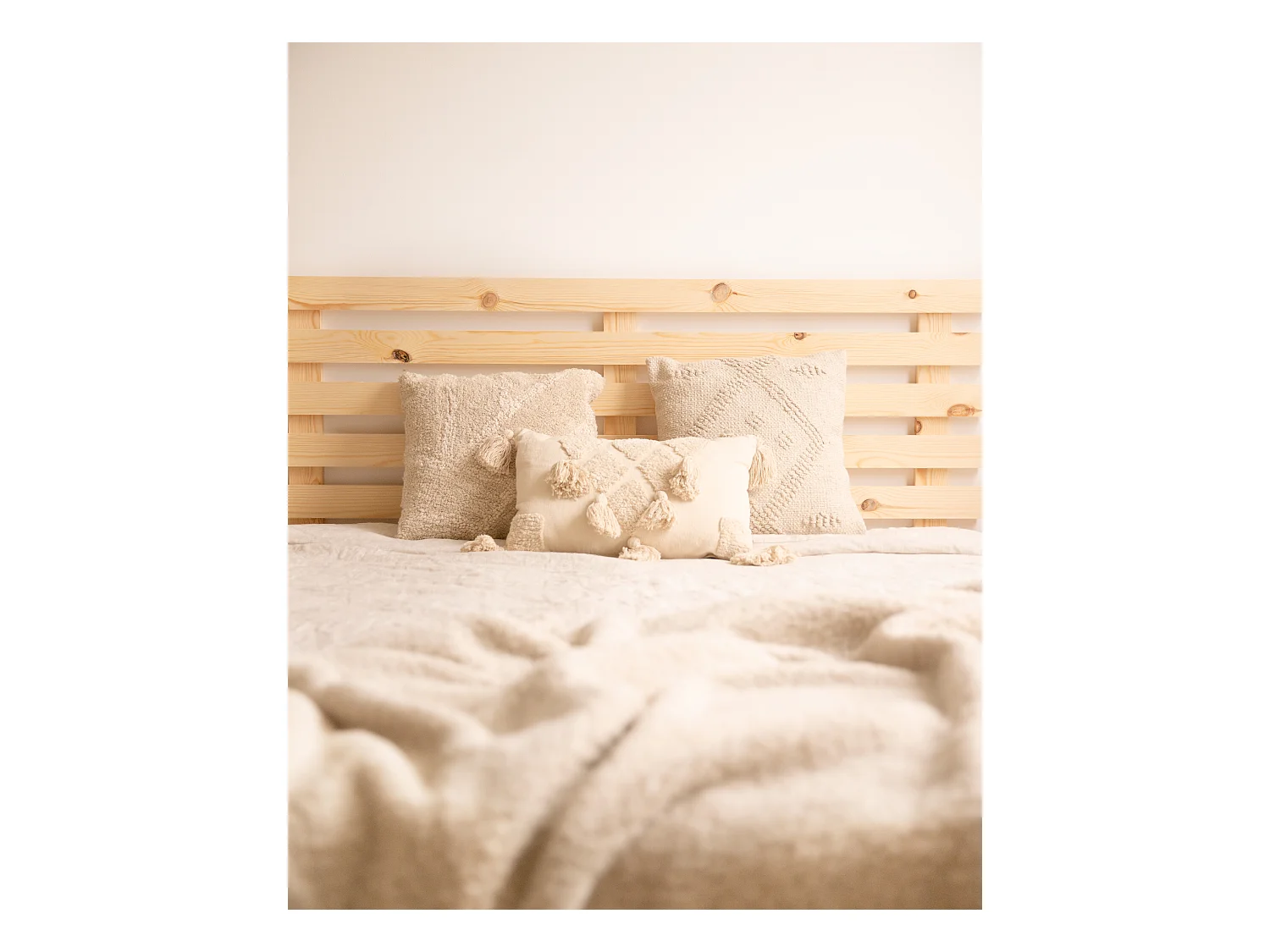 Cabecero de cama de madera maciza en tono natural de 100x73cm - BRUMA - DECOWOOD