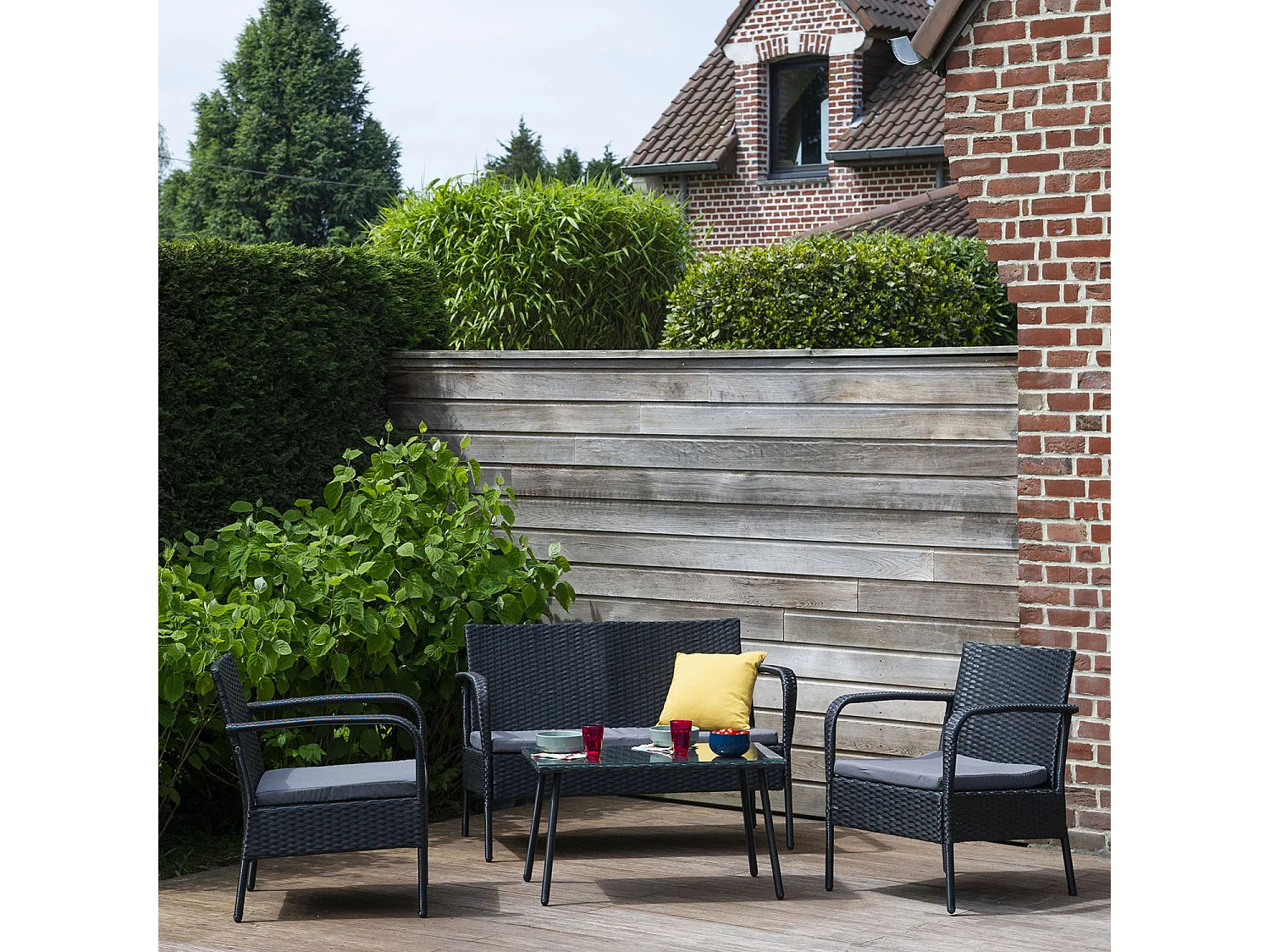 Salon de jardin LIPARI en résine tressée noir 4 places - coussins gris - HAPPY GARDEN