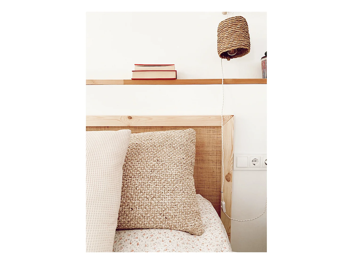 Testiera del letto in legno massello e rafia in tono naturale 180x60cm - ELLEN RAFIA - DECOWOOD