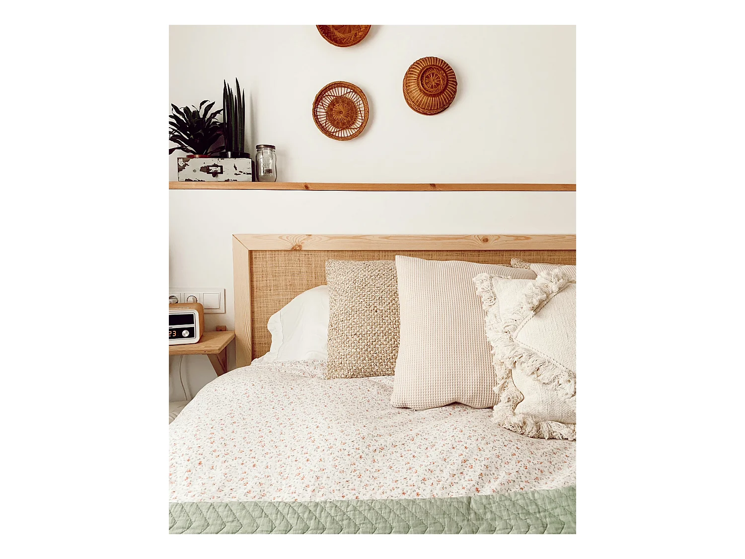 Testiera del letto in legno massello e rafia in tono naturale 160x60cm - ELLEN RAFIA - DECOWOOD