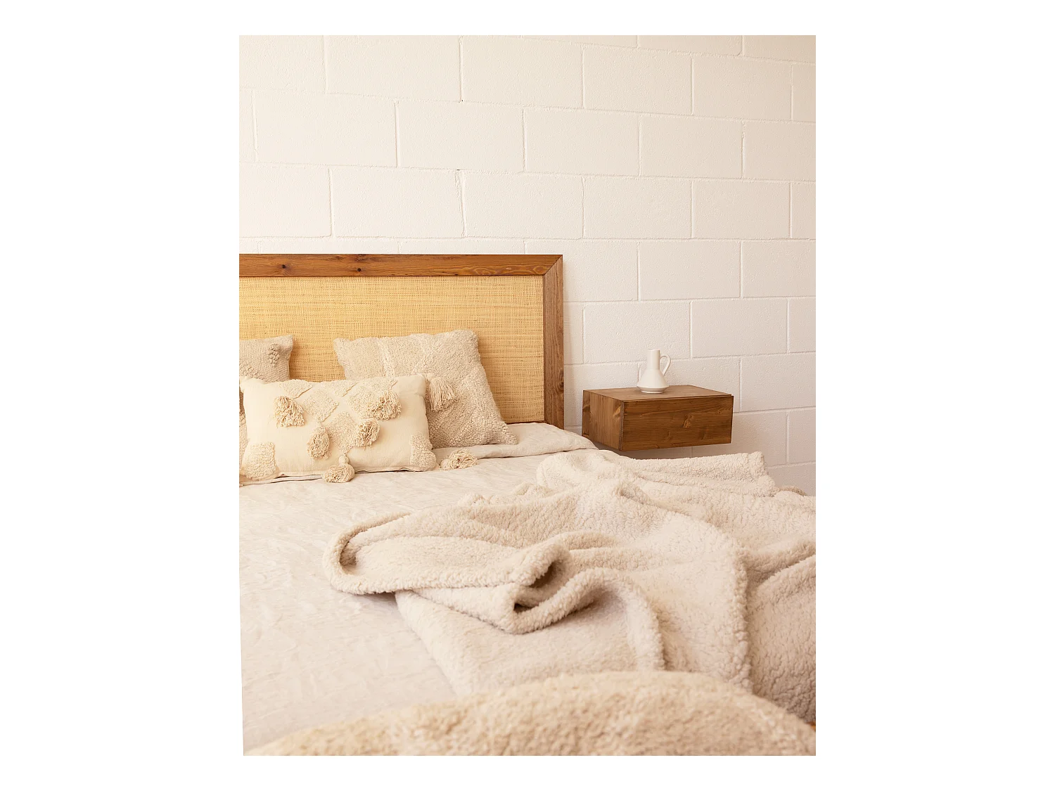 Cabecero de cama de madera maciza y rafia en tono roble oscuro de 180x60cm - ELLEN RAFIA - DECOWOOD