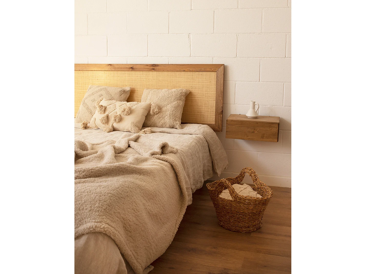 Cabecero de cama de madera maciza y rafia en tono roble oscuro de 160x60cm - ELLEN RAFIA - DECOWOOD