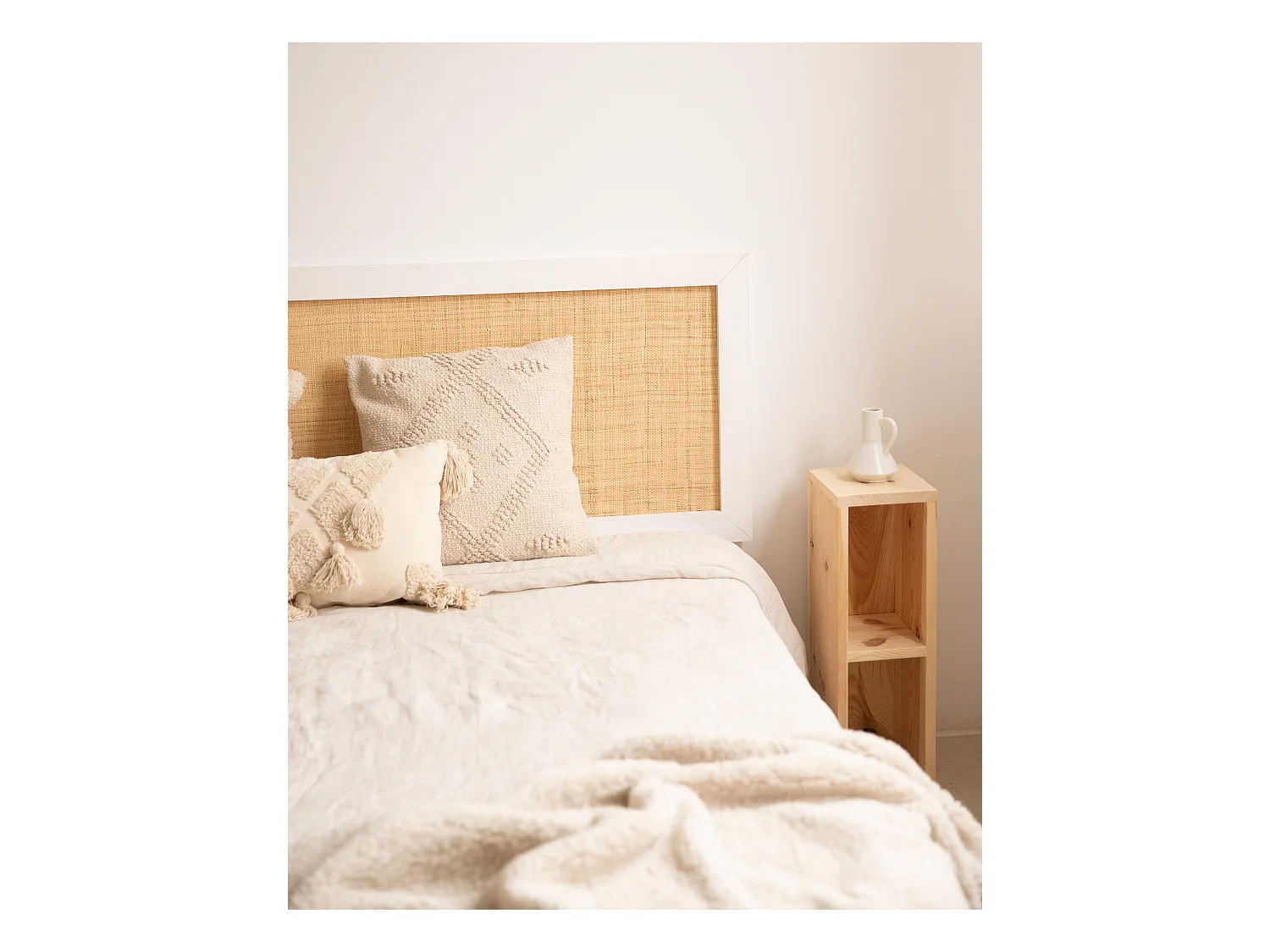 Testiera del letto in legno massello e rafia in tono bianco 160x60cm - ELLEN RAFIA - DECOWOOD