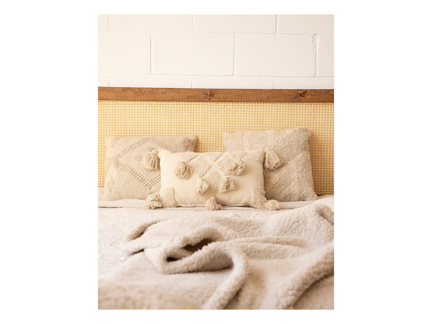 Cabecero de cama de madera maciza y cannage en tono roble oscuro de 100x60cm - ELLEN CANNAGE - DECOWOOD