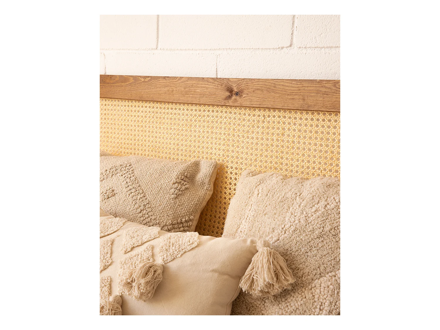 Cabecero de cama de madera maciza y cannage en tono roble oscuro de 200x60cm - ELLEN CANNAGE - DECOWOOD