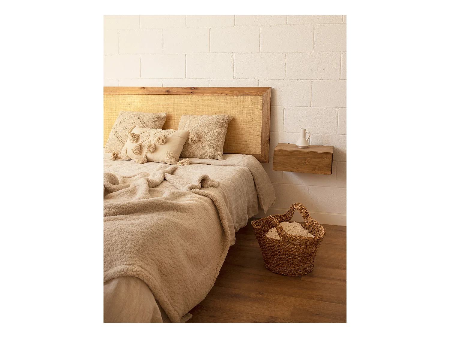 Testiera del letto in legno massello e rafia in tono marrone 200x60cm - ELLEN RAFIA - DECOWOOD