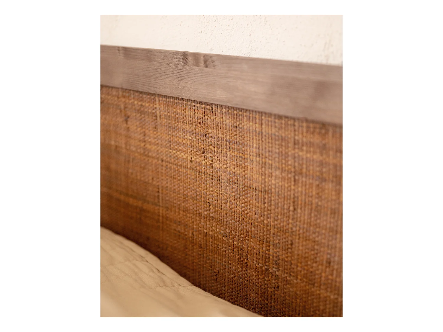 Cabecero de cama de madera maciza y rafia en tono nogal de 140x60cm - OLIVIA - DECOWOOD