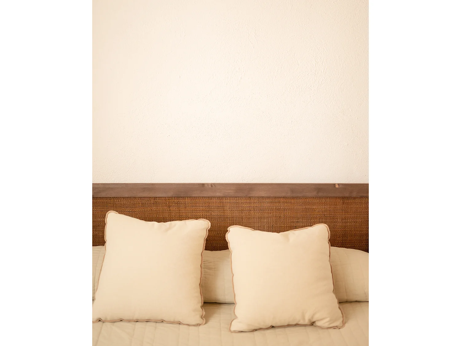 Tête de lit en bois de pin et raphia marron 140x60cm - OLIVIA - DECOWOOD