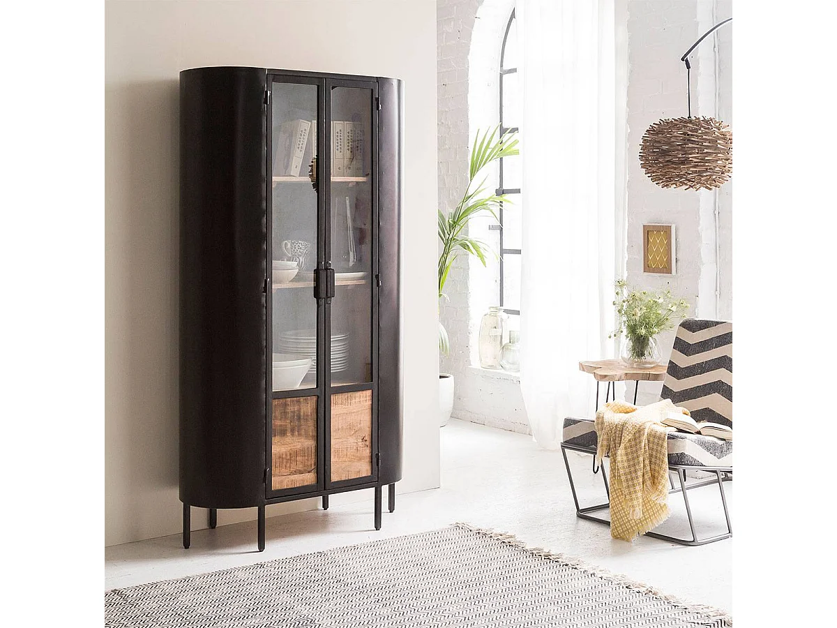Vitrina de metal Achille estilo industrial con apertura abatible, sin LED, color negro, dimensiones 168x90x41cm