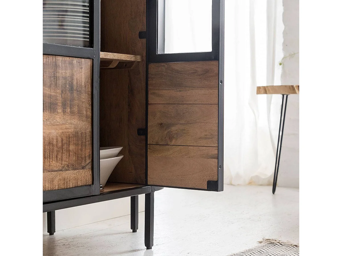 Vitrina de metal Achille estilo industrial con apertura abatible, sin LED, color negro, dimensiones 168x90x41cm