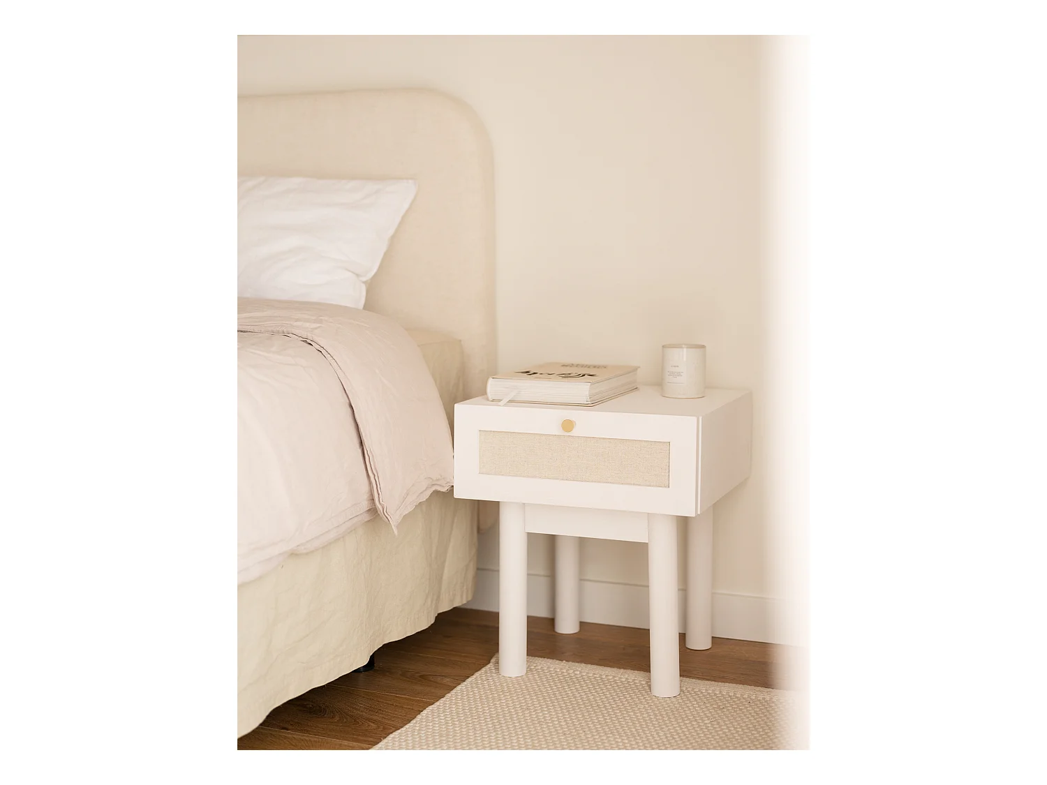 Mesita de noche de madera de abeto maciza y lino Decowood con cajón en color blanco de 40x45cm - LINEN - DECOWOOD