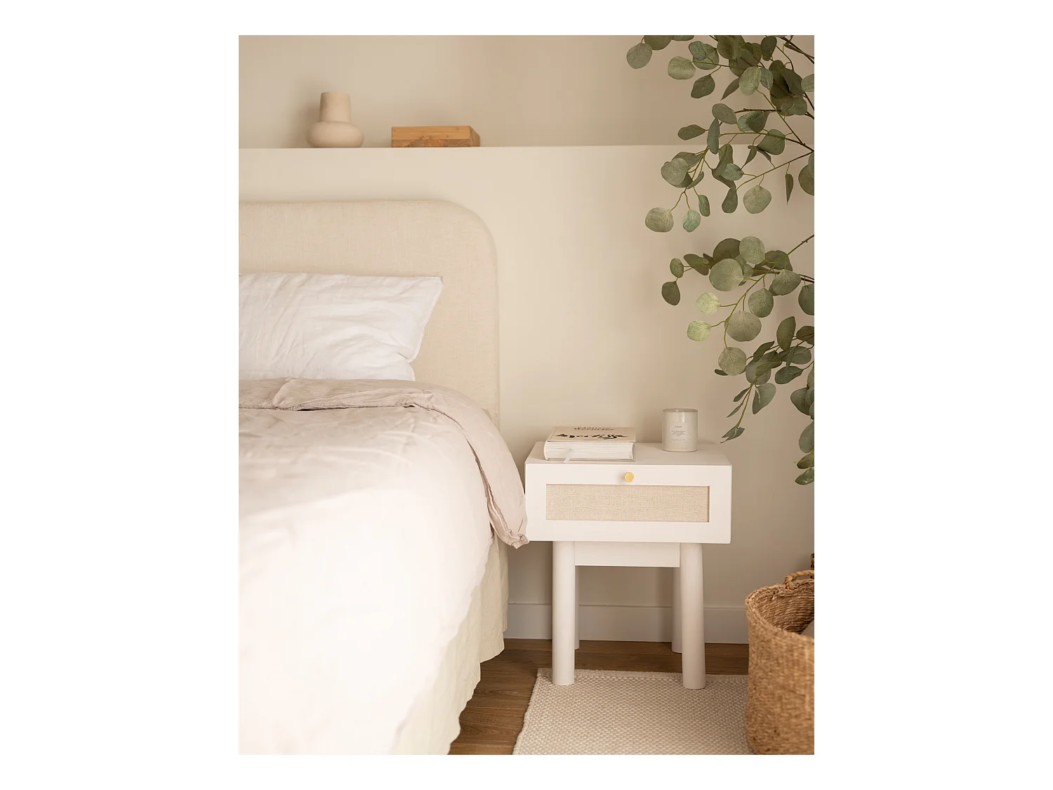 Mesita de noche de madera de abeto maciza y lino Decowood con cajón en color blanco de 40x45cm - LINEN - DECOWOOD