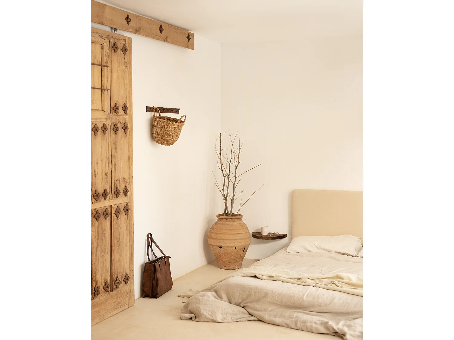 Comodino in legno massello in tono noce 40x3,2cm - TOKYO - DECOWOOD