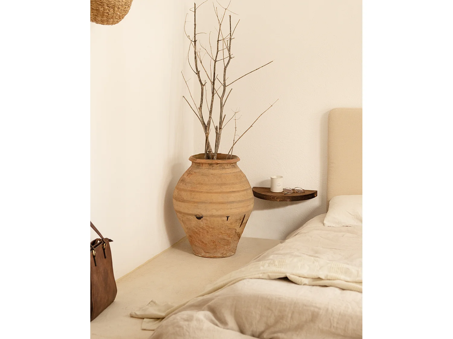 Comodino in legno massello in tono noce 40x3,2cm - TOKYO - DECOWOOD