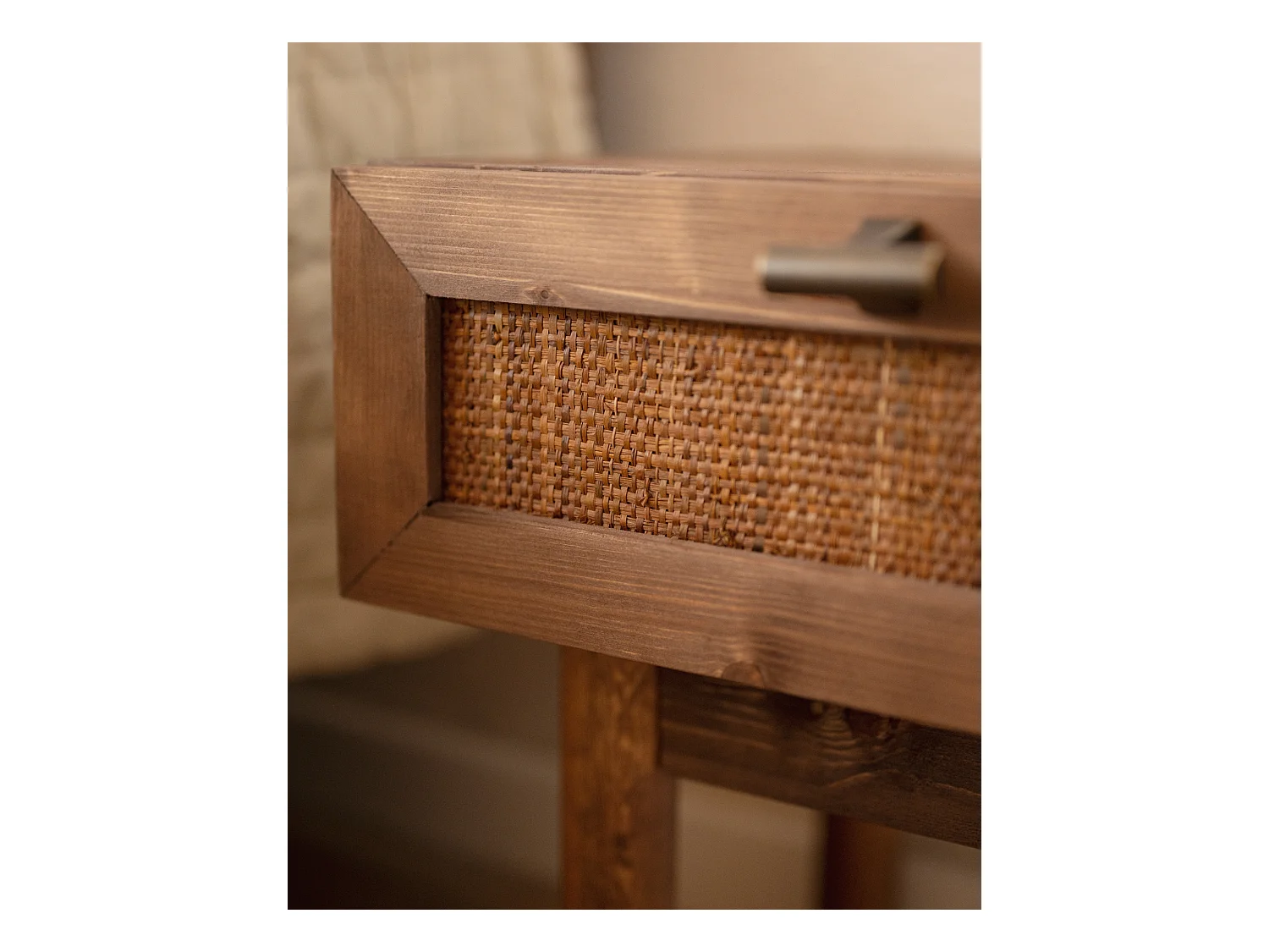 Comodino 1 cassetto in legno massello in tono noce 45x40cm - OLIVIA - DECOWOOD